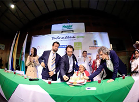 Silletera apaga las velitas en el homenaje a los silleteros 2017